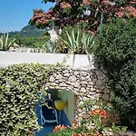 Tolle In Mit Schoenem Garten By Interhome