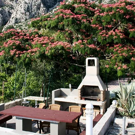 Tolle In Mit Schoenem Garten By Interhome Apartment Drašnice