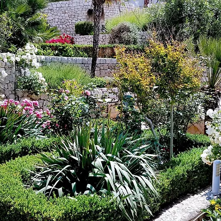 Tolle In Mit Schoenem Garten By Interhome