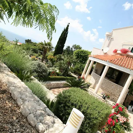 Tolle In Mit Schoenem Garten By Interhome Apartment Drašnice
