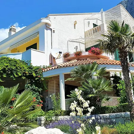 Tolle In Mit Schoenem Garten By Interhome Apartment *
