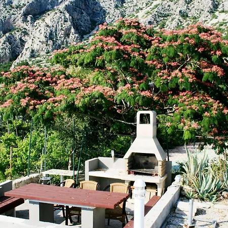 Tolle In Mit Schoenem Garten By Interhome * Drašnice