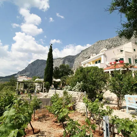 Tolle In Mit Schoenem Garten By Interhome * Drašnice