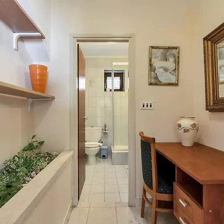 Apartment Tolle In Mit Schoenem Garten By Interhome *