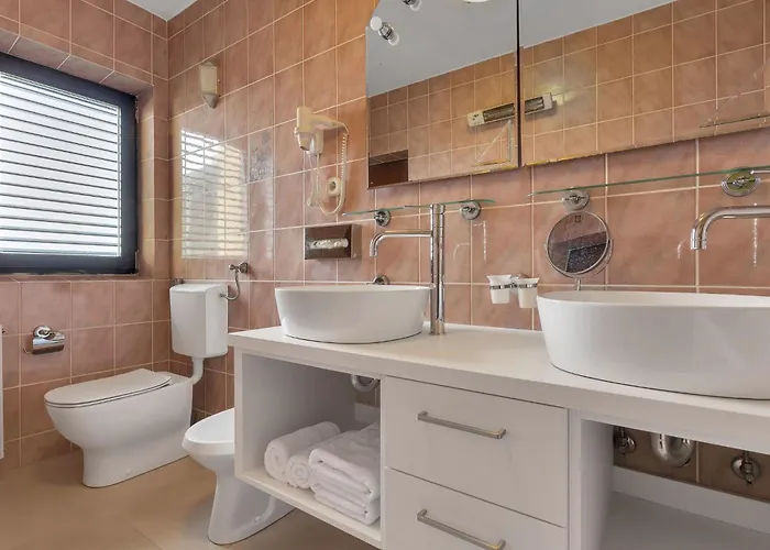 Apartment Tolle In Mit Schoenem Garten By Interhome *