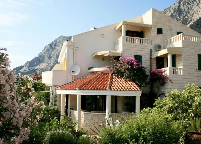 Tolle In Mit Schoenem Garten By Interhome Διαμέρισμα *