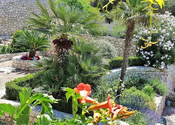 Tolle In Mit Schoenem Garten By Interhome