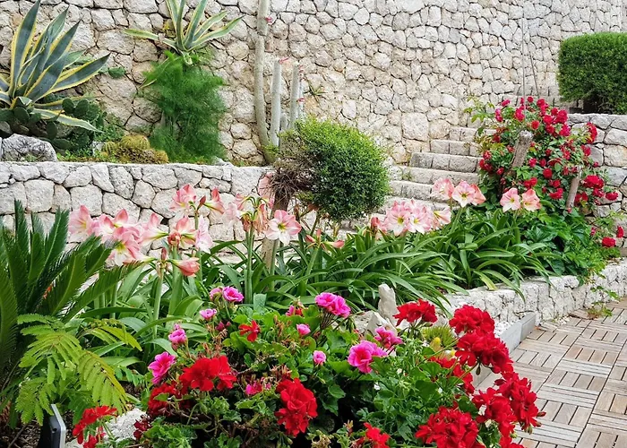 Tolle In Mit Schoenem Garten By Interhome *